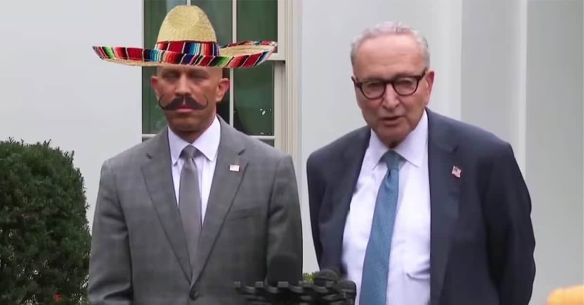 Trump posts an AI-manipulated fake composite photo on his social media